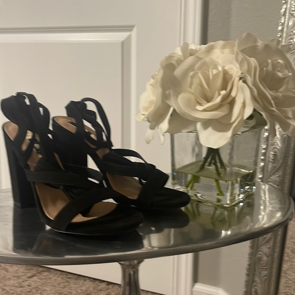Billini Brand New Black Suede Wrap around Ankle Heels size 8
